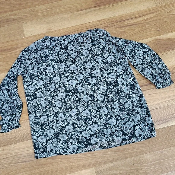 Cabi # 3765 Olive Floral Bianca Peasant Blouse Lined Ruffle Puff Sleeve Size XS - Picture 10 of 11